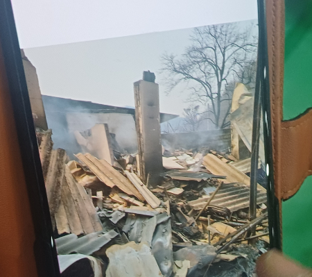 28일 오전 대피소에서 만난 A씨가 보여준 집 모습. /사진=오석진 기자