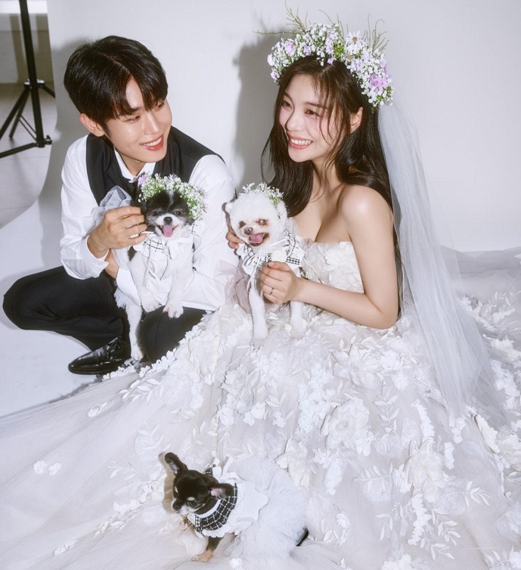 가수 에일리 남편 최시훈이 '솔로지옥' 출연 당시 호스트바 출신 루머에 휩싸였던 기억을 떠올리며 억울함을 토로했다. /사진=최시훈 인스타그램 갈무리