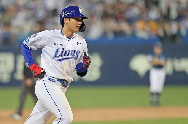 삼성 이재현이 25일 대구 NC전에서 2회말 3점 홈런을 터트리고 그라운드를 돌고 있다. /사진=삼성 라이온즈 제공