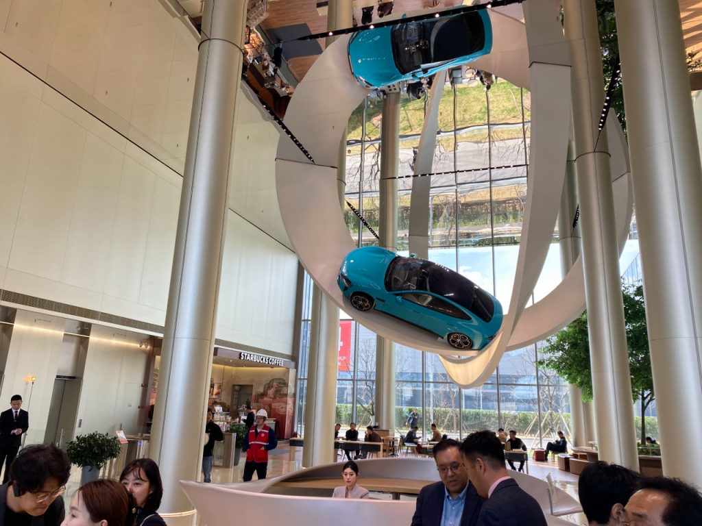 샤오미 전기차 1공장 사무동 로비./사진=우경희 기자