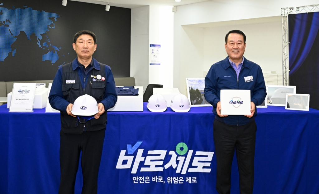 (왼쪽부터) 문용문 금속노조 현대차지부장, 현대차 최고안전책임자(CSO) 이동석 사장./사진제공=현대차