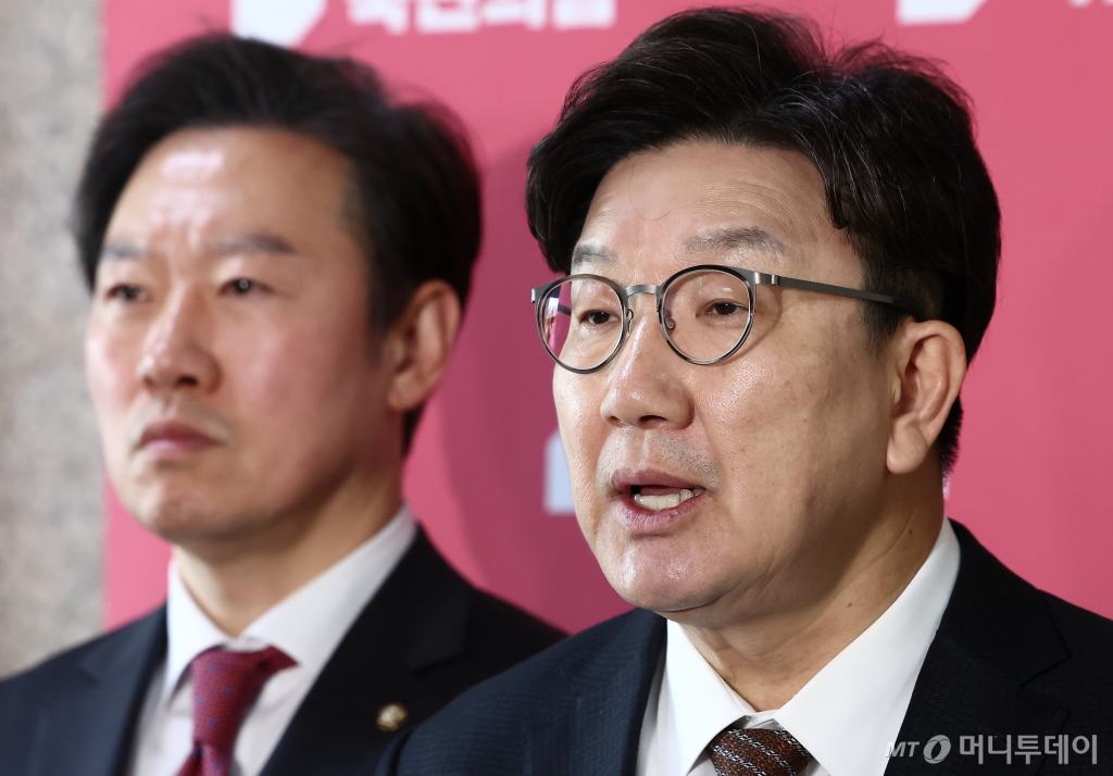 (서울=뉴스1) 김민지 기자 = 권성동 국민의힘 원내대표기 31일 오후 서울 여의도 국회에서 현안 관련 브리핑을 하고 있다. 2025.3.31/뉴스1  Copyright © 뉴스1. All rights reserved. 무단 전재 및 재배포,  AI학습 이용 금지. /사진=(서울=뉴스1) 김민지 기자