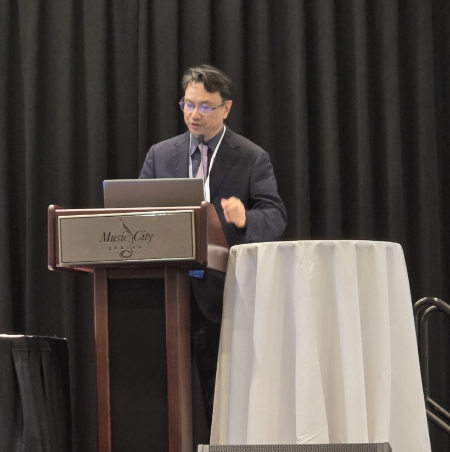 김만득 교수가 30일(현지시각) 미국 내슈빌에서 열린 '인터벤션 영상의학회'에서 새 IRE의 임상 결과를 발표하고 있다./사진=김만득 교수 제공