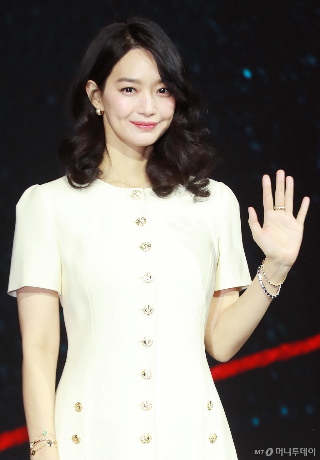 배우 신민아가 지난달 31일 오전 서울 JW 메리어트 동대문 스퀘어에서 진행된 넷플릭스 오리지널 시리즈 '악연' 제작발표회에 참석해 포즈를 취하고 있다. /사진=머니투데이 DB /사진=이동훈 photoguy@