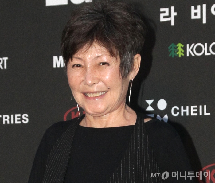 가수 겸 뮤지컬 배우 윤복희가 황반변성으로 한쪽 시력을 잃었다고 고백했다. /사진=이기범 기자 leekb@
