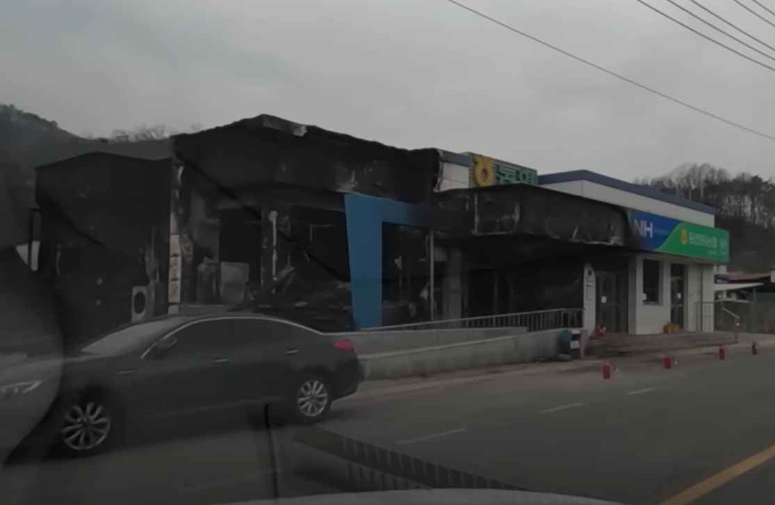 경북 안동시 임하면에 위치한 불타버린 농협/사진=충주시 유튜브 갈무리