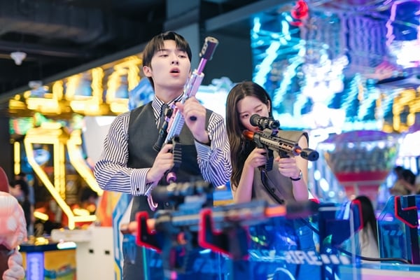 tvN 월화드라마 '그놈은 흑염룡'의 최현욱, 문가영./사진=tvN