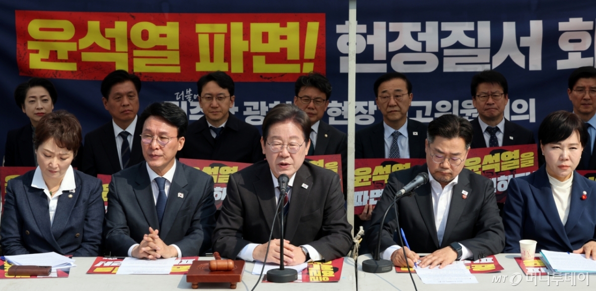 (서울=뉴스1) 이동해 기자 = 이재명 더불어민주당 대표가 2일 오전 서울 종로구 광화문 앞 민주당 천막당사에서 열린 최고위원회의에서 발언을 하고 있다. 2025.4.2/뉴스1  Copyright © 뉴스1. All rights reserved. 무단 전재 및 재배포,  AI학습 이용 금지. /사진=(서울=뉴스1) 이동해 기자