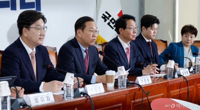 (서울=뉴스1) 안은나 기자 = 권영세 국민의힘 비상대책위원장이 3일 오전 서울 여의도 국회에서 열린 비상대책위원회의에 참석해 모두 발언하고 있다. 2025.4.3/뉴스1  Copyright (C) 뉴스1. All rights reserved. 무단 전재 및 재배포,  AI학습 이용 금지. /사진=(서울=뉴스1) 안은나 기자