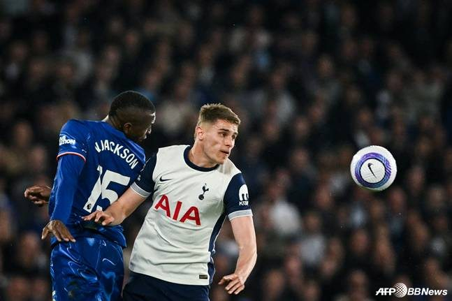 미키 판 더 펜(오른쪽)과 니콜라 잭슨. /AFPBBNews=뉴스1