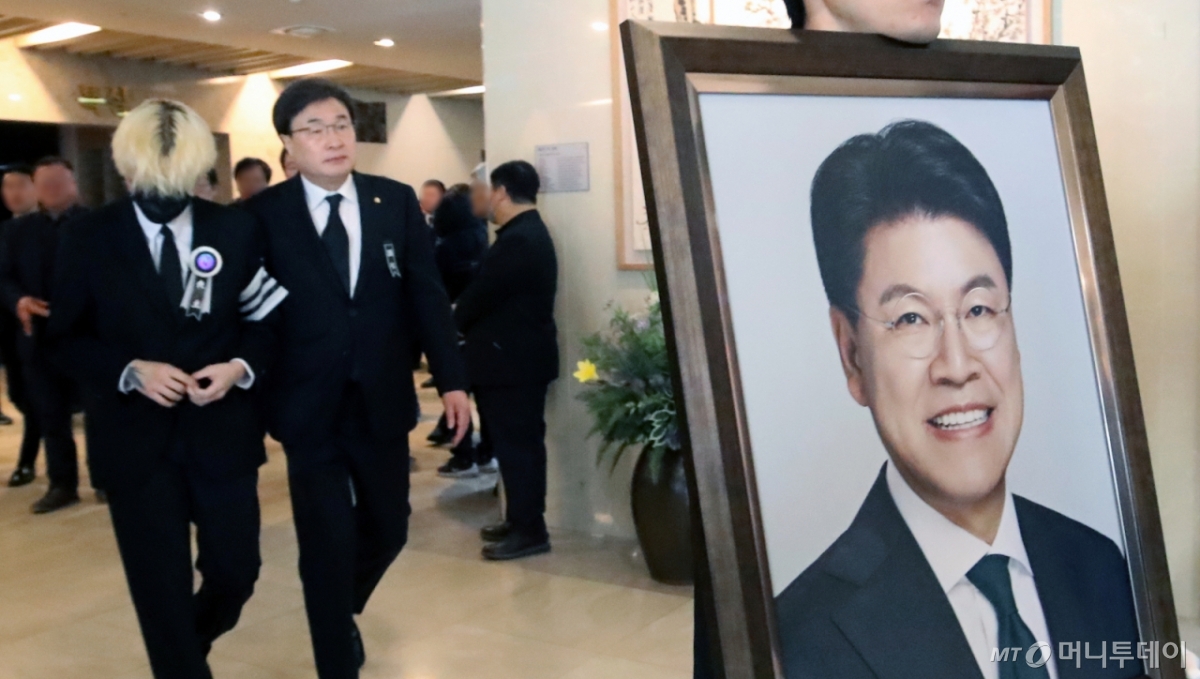 4일 오전 부산 해운대백병원 장례식장에서 고(故) 장제원 전 국민의힘 의원의 발인이 엄수되고 있다. /사진=뉴스1