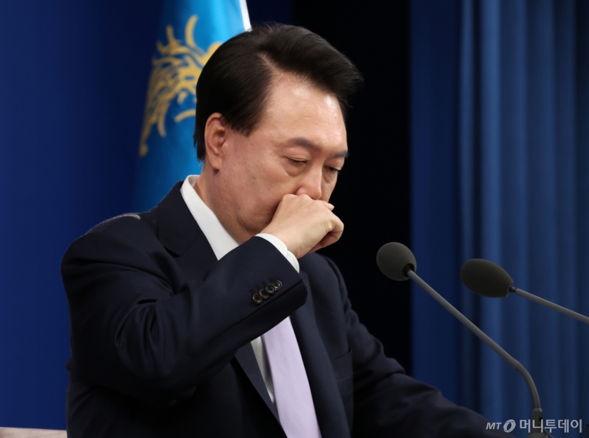 (서울=뉴스1) 송원영 기자 = 윤석열 대통령이 4일 헌법재판소가 대통령 탄핵을 인용하면서 파면됐다. 사진은 윤석열 대통령의 지난 24년 11월 7일 대국민담화 및 기자회견 모습. (뉴스1 DB. 재판매 및 DB 금지) 2025.4.4/뉴스1 Copyright © 뉴스1. All rights reserved. 무단 전재 및 재배포, AI학습 이용 금지. /사진=(서울=뉴스1) 송원영 기자