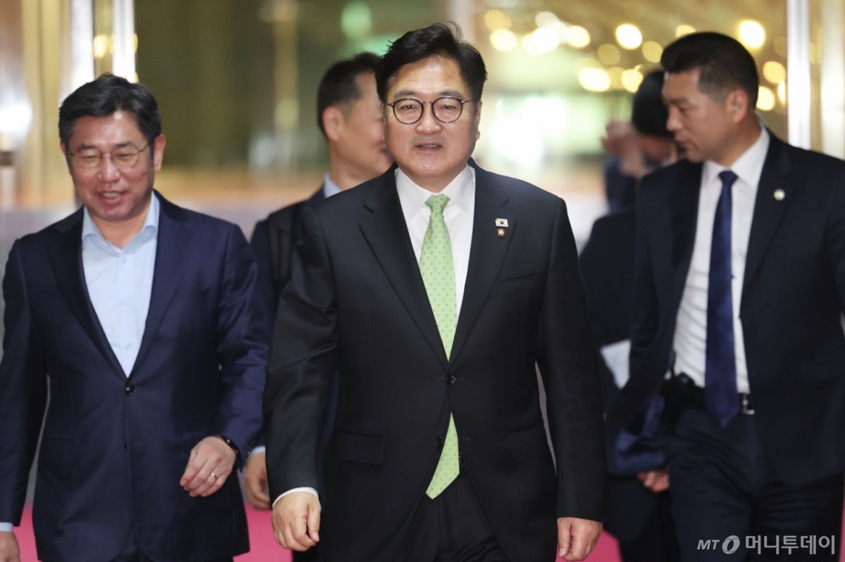 윤석열 전 대통령 탄핵심판 선고일인 4일 오전 서울 여의도 국회에서 우원식 국회의장이 출근하고 있다. 2025.04.04. /사진=권창회
