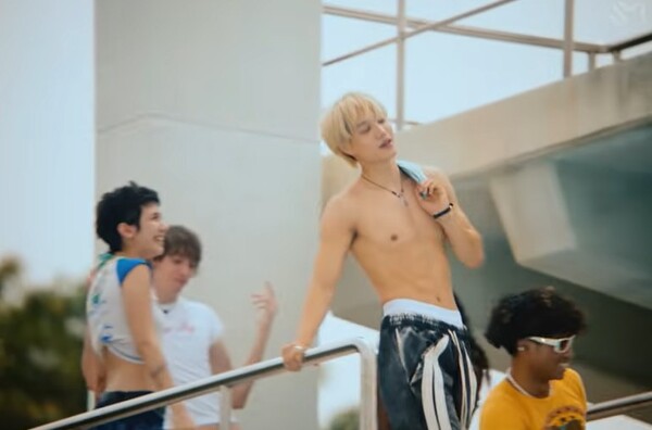 카이 / 사진='Adult Swim' 뮤직비디오 화면