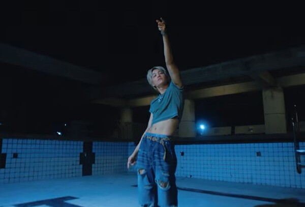 카이 / 사진='Adult Swim' 뮤직비디오 화면