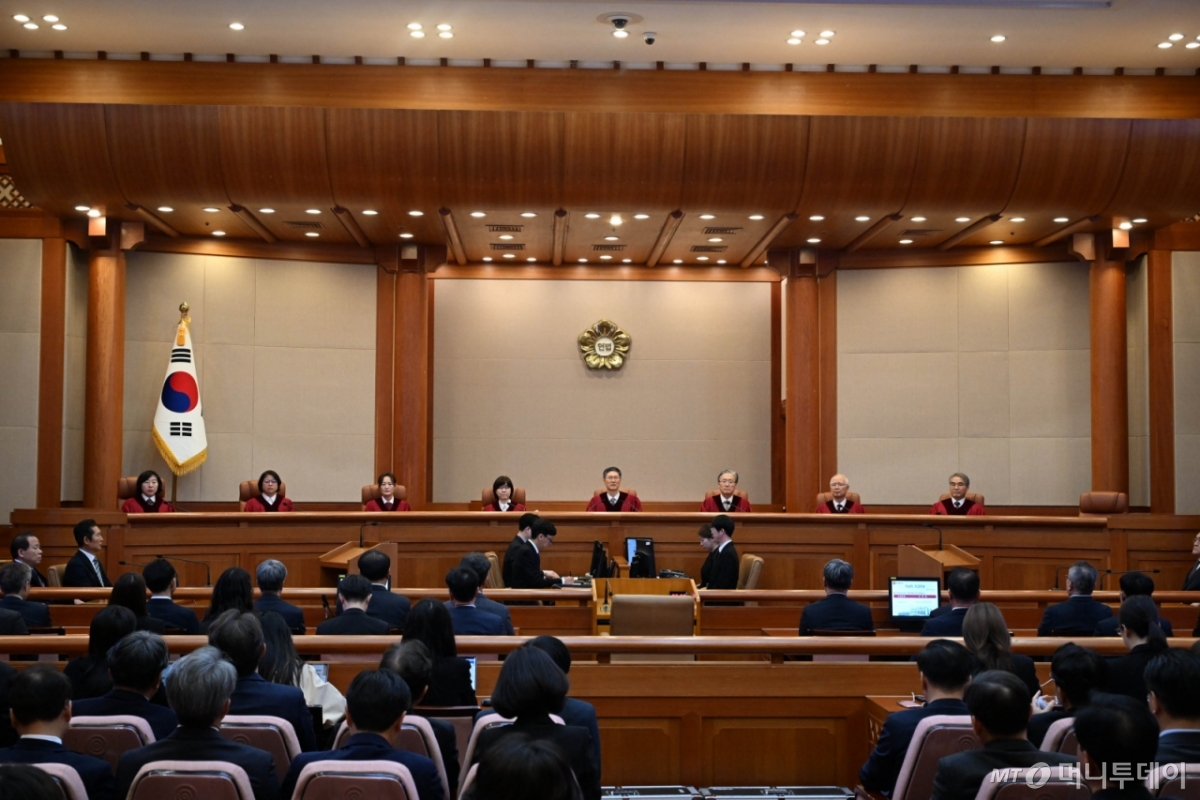 4일 서울 종로구 헌법재판소 대심판정에서 윤석열 대통령 탄핵심판 선고 기일이 진행되고 있다. 2025.04.04 사진공동취재단 /사진=이기범