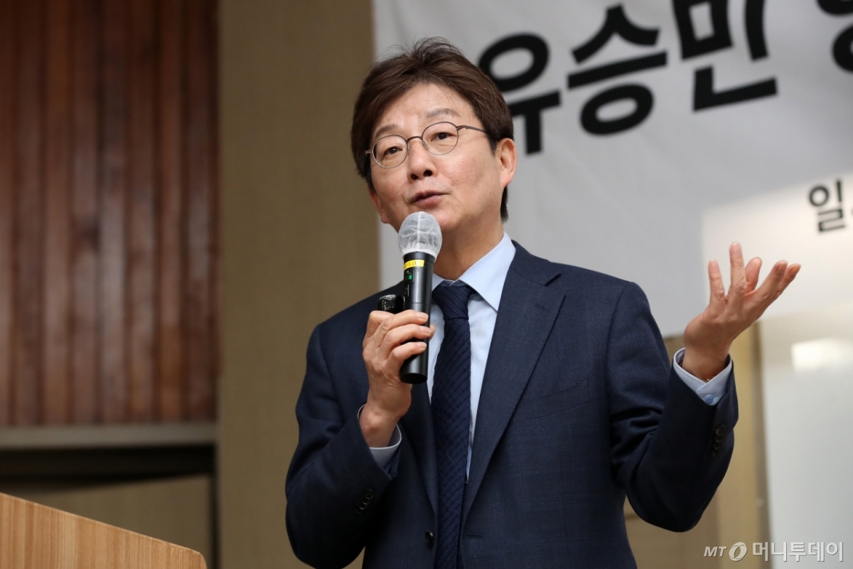 (경산=뉴스1) 공정식 기자 = 유승민 전 국민의힘 의원이 18일 오후 경북 경산시 영남대학교를 찾아 '정치를 바꿔라 미래를 바꿔라'를 주제로 특강하고 있다. 2025.3.18/뉴스1 Copyright © 뉴스1. All rights reserved. 무단 전재 및 재배포, AI학습 이용 금지. /사진=(경산=뉴스1) 공정식 기자