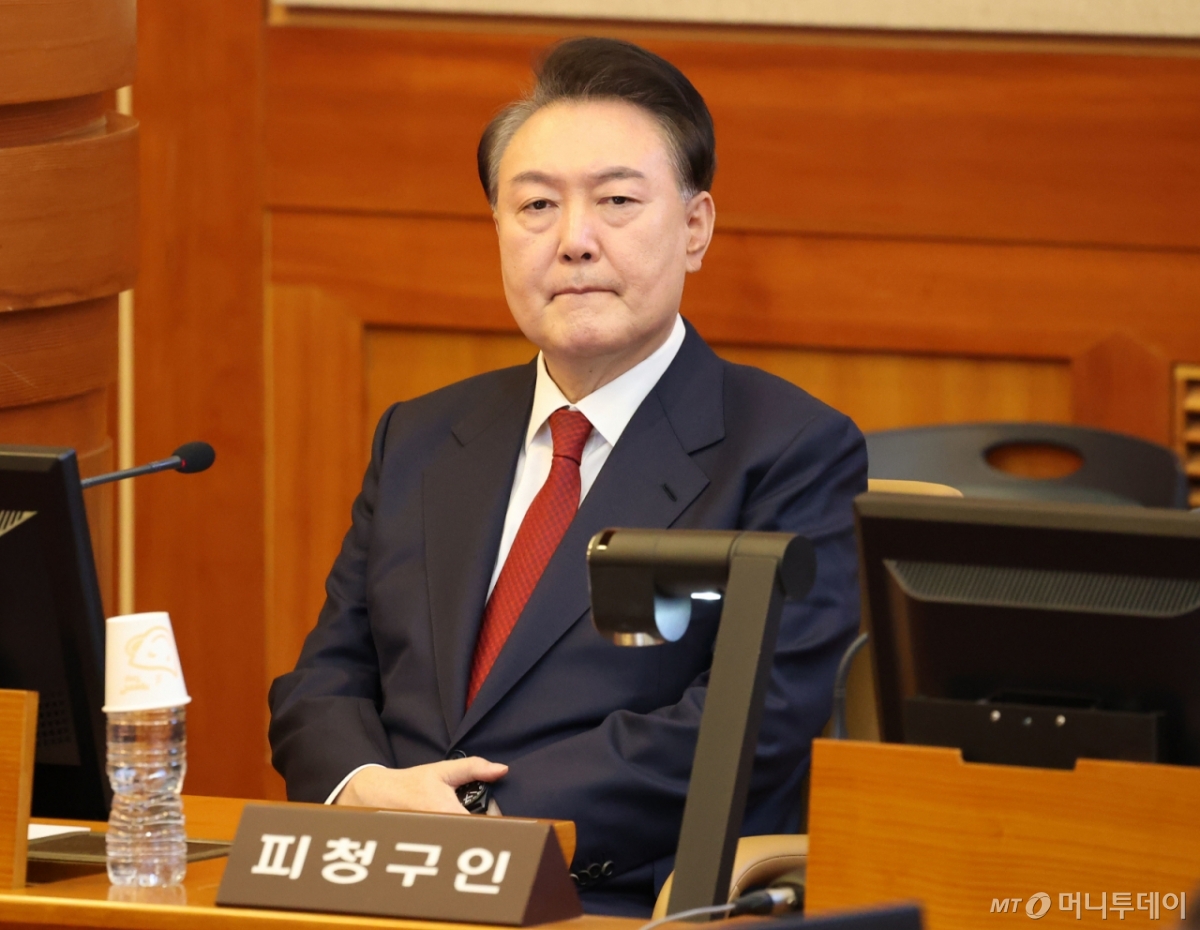 (서울=뉴스1) = 윤석열 대통령이 4일 헌법재판소가 ㅁ대통령 탄핵을 만장일치로 인용하면서 파면됐다. 사진은 윤석열 대통령이 지난 2월 13일 헌법재판소 변론기일에 자리한 모습. (뉴스1 DB) 2025.4.4/뉴스1 Copyright © 뉴스1. All rights reserved. 무단 전재 및 재배포, AI학습 이용 금지. /사진=(서울=뉴스1)
