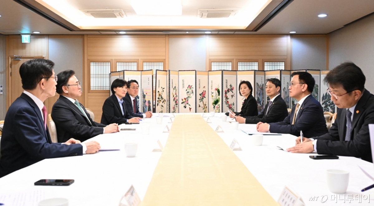(서울=뉴스1) = 최상목 경제부총리 겸 기획재정부 장관이 4일 서울 종로구 정부서울청사에서 열린 경제관계장관간담회에서 발언하고 있다. (기획재정부 제공, 재판매 및 DB 금지) 2025.4.4/뉴스1 Copyright © 뉴스1. All rights reserved. 무단 전재 및 재배포, AI학습 이용 금지. /사진=(서울=뉴스1)