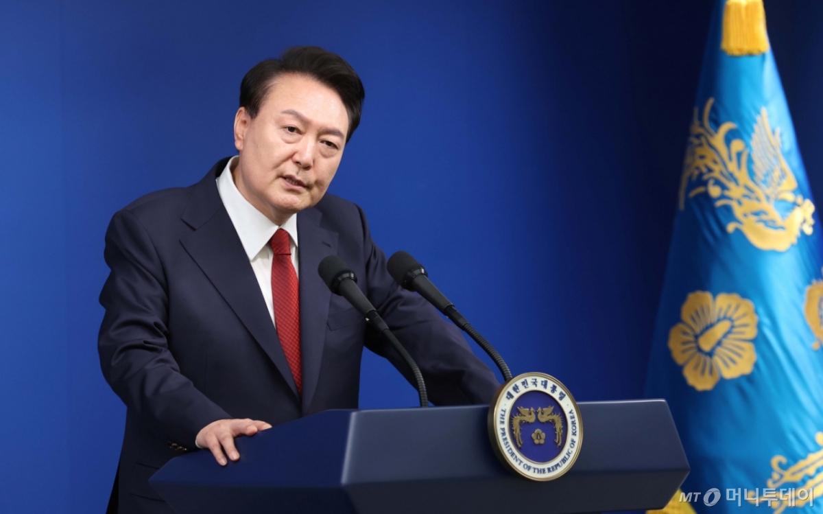 윤석열 전 대통령이 지난해 5월9일 서울 용산 대통령실 청사에서 열린 취임 2주년 기자회견에서 출입기자들의 질문에 답변하고 있다. / 사진=뉴시스