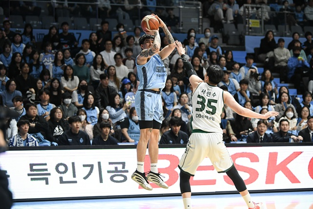 케빈 켐바오(왼쪽). /사진=KBL 제공