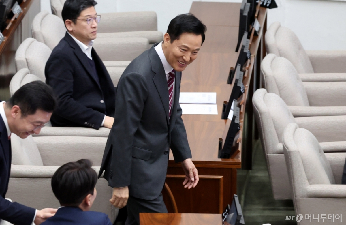 오세훈 서울시장이 3일 오후 서울 종로구 서울시의회에서 열린 제329회 시의회 임시회 1차 본회의에 출석하고 있다. 2025.04.03. /사진=뉴시스 /사진=추상철