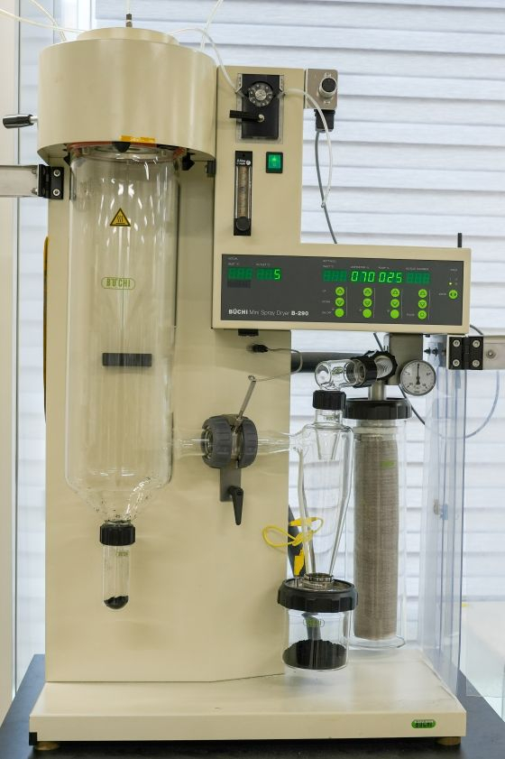 이차전지 건식 전극 내부 소재들의 혼합을 크게 개선한 분무 건조 장비/사진=전기연 