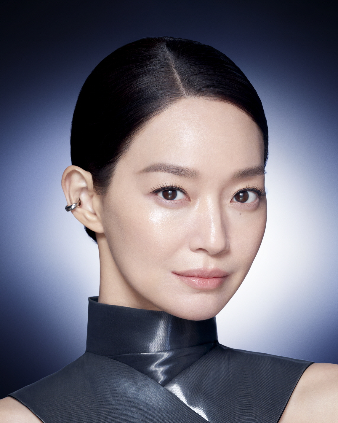 글로벌 뷰티 브랜드 랑콤이 배우 신민아를 브랜드 로컬 앰버서더로 선정하고 공식 캠페인 화보를 처음 공개했다. /사진제공=랑콤