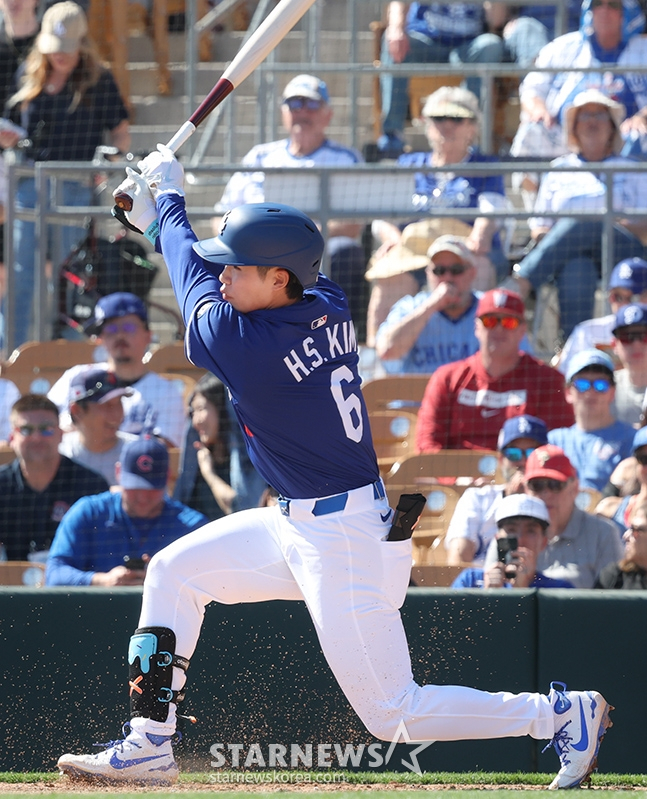 시범경기에서 타격을 하는 김혜성. /사진=김진경 대기자