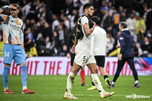 발렌시아전을 마치고 경기장을 빠져나가고 있는 벨링엄. /AFPBBNews=뉴스1