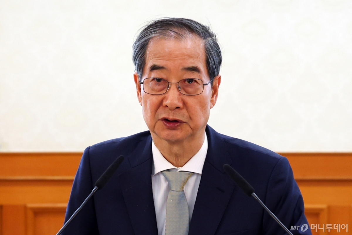 [서울=뉴시스] 최진석 기자 = 한덕수 대통령 권한대행 국무총리가 윤석열 전 대통령이 파면된 4일 서울 정부서울청사에서 열린 국가안전보장회의(NSC)에서 발언하고 있다. 2025.04.04. myjs@newsis.com /사진=최진석