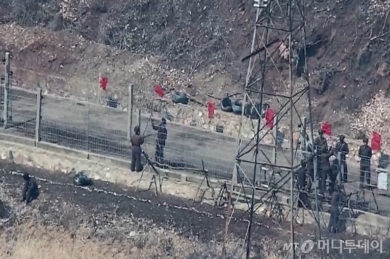 합동참모본부가 지난달 27일 공개한 북한군의 동부전선 작업 모습. / 사진=합동참모본부
