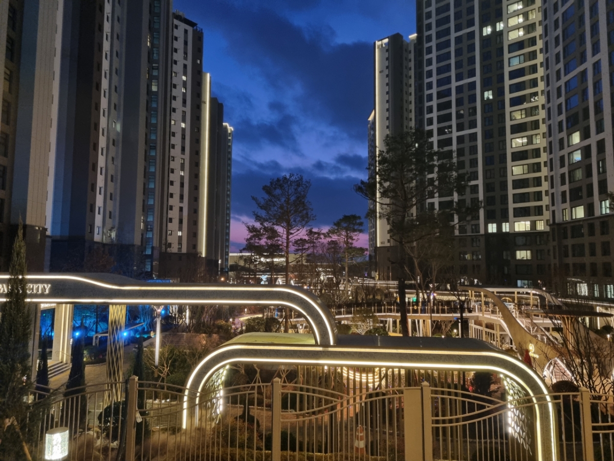 '신검단 로열파크씨티Ⅱ' 단지 내 전경/사진=이용안 기자