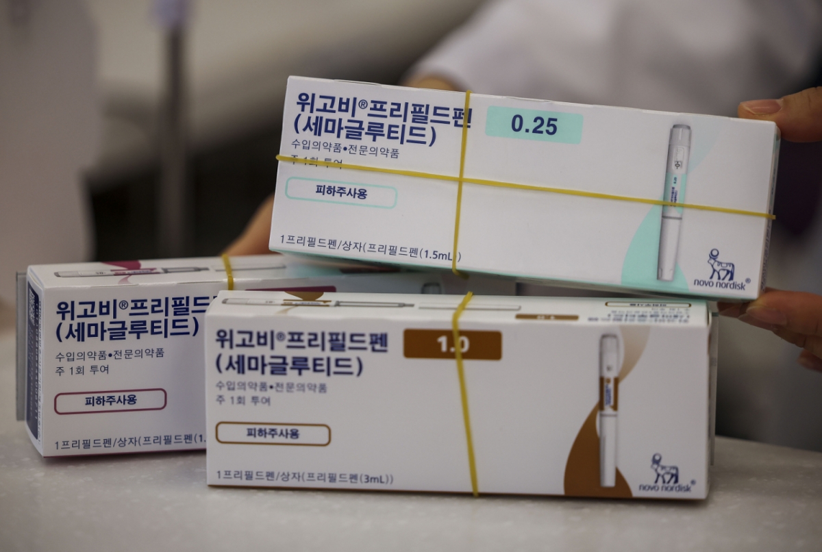 지난해 10월 17일 서울 강남구의 한 약국에 덴마크 제약사 노보노디스크가 개발한 비만치료제 ‘위고비’가 놓여 있다. '위고비'는 펜 모양 주사 1개로 주 1회, 1개월(4주)씩 투여하도록 개발된 덴마크 제약사 노보 노디스크의 비만 치료제로, 의사가 처방한 뒤 약사 조제·복약지도에 따라 쓰이는 전문의약품이다./사진=뉴시스