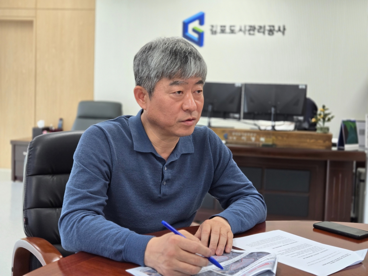 이형록 김포도시관리공사 사장이 16일 진행한 인터뷰에서 이음시티 사업에 대해 설명하고 있다. /사진=노진균 기자