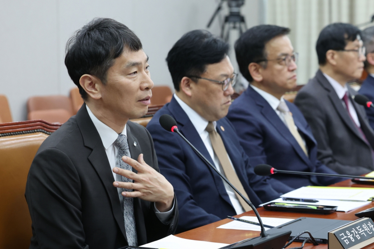 이복현 금융감독원장이 지난 16일 서울 여의도 국회에서 열린 법제사법위원회 전체회의 최상목탄핵 청문회에서 의원질의에 답하고 있다. /사진=뉴시스