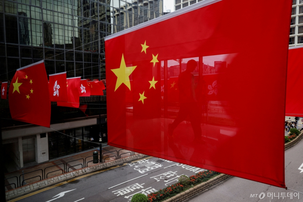 국가정보원이 최근 중국 언론홍보업체에서 국내 언론사의 명칭을 그대로 도용한 7개 가짜 사이트를 포착했다. 사진은 중국의 국기인 오성홍기. / 로이터=뉴스1