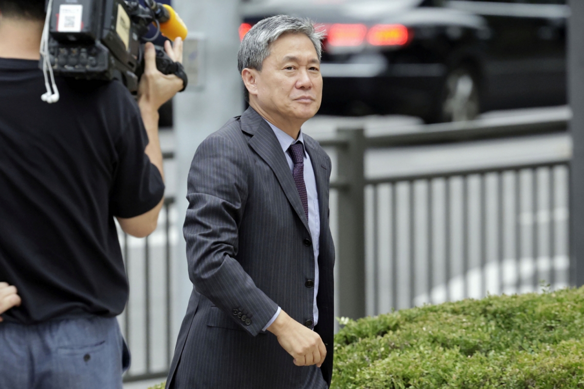  김성수 전 카카오엔터테인먼트 대표가 지난해 9월11일 서울 양천구 서울남부지방법원에서 열린 SM 시세조종 혐의 공판을 마치고 법원을 나서고 있다./사진=뉴시스