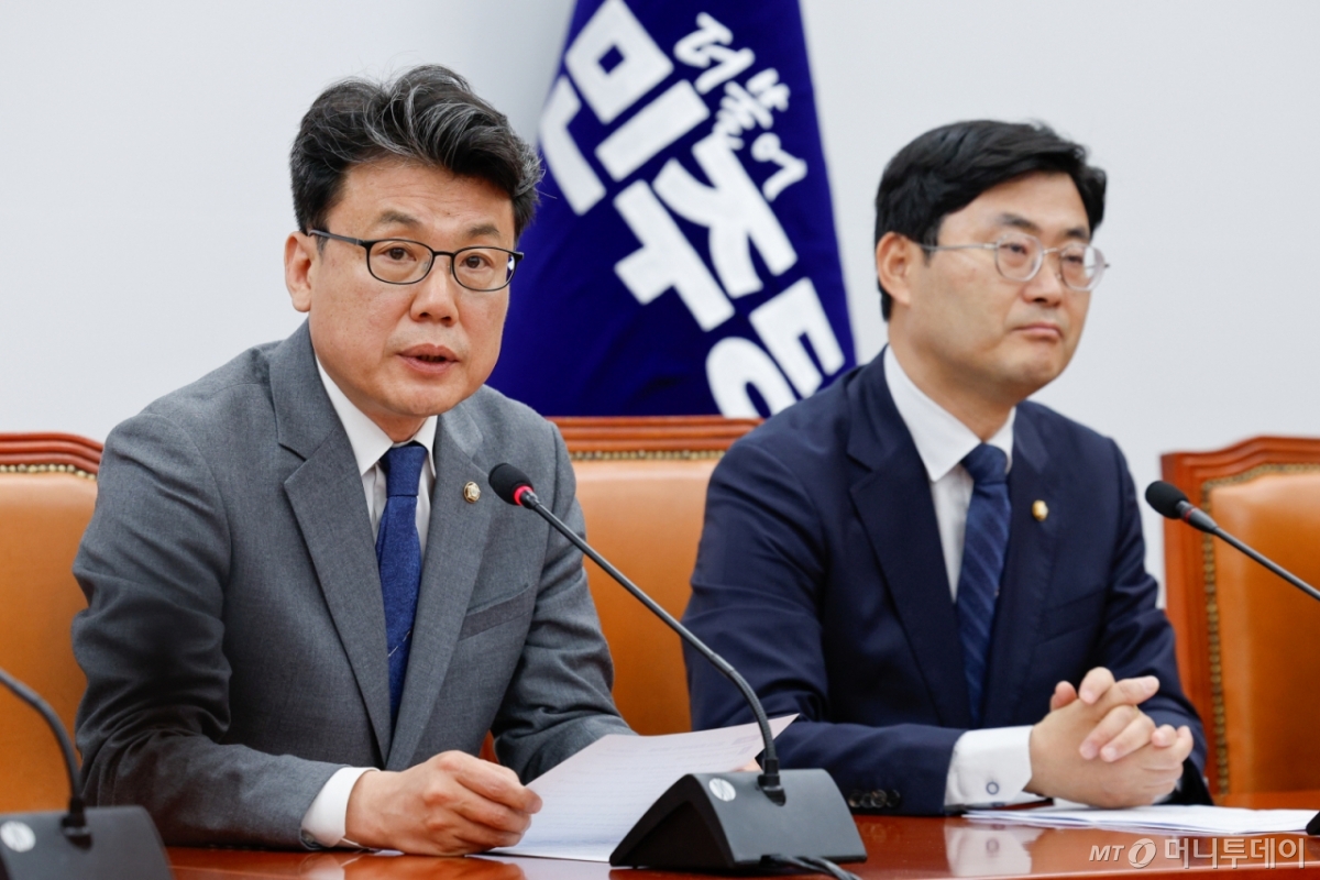 (서울=뉴스1) 안은나 기자 = 진성준 더불어민주당 정책위의장이 22일 오전 서울 여의도 국회에서 열린 원내대책회의에 참석해 모두 발언하고 있다. 2025.4.22/뉴스1 Copyright © 뉴스1. All rights reserved. 무단 전재 및 재배포, AI학습 이용 금지. /사진=(서울=뉴스1) 안은나 기자