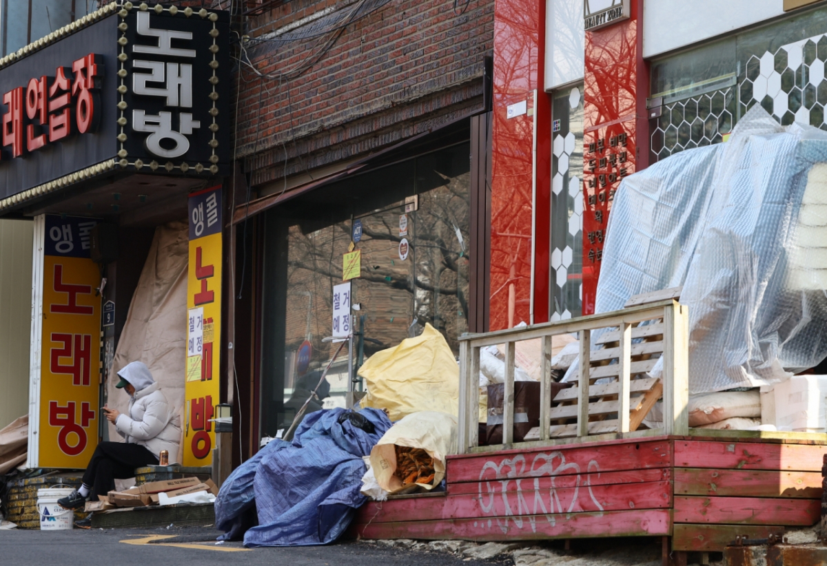 지난 3월10일 서울 서대문구 이대입구역 인근 상가가 공실로 방치돼 있다. 통계청에 따르면 내수 부진 등 경기 침체 영향으로 지난 1월 국내 자영업자 수가 550만명으로 전월보다 7만4000명(1.33%) 감소해 지난 2023년 1월(549만9000원) 이후 2년 만에 가장 적은 수준을 보였다. /사진=뉴시스