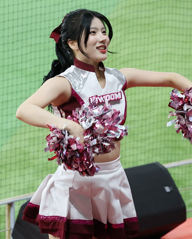 포토] 윤지나 '고척돔 신 야구여신' - 머니투데이