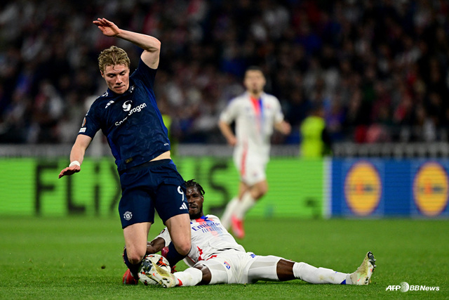 라스무스 호일룬(왼쪽). /AFPBBNews=뉴스1