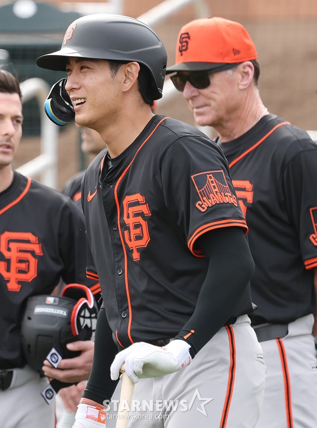 샌프란시스코 이정후(왼쪽)와 밥 멜빈 감독. /사진=김진경 대기자
