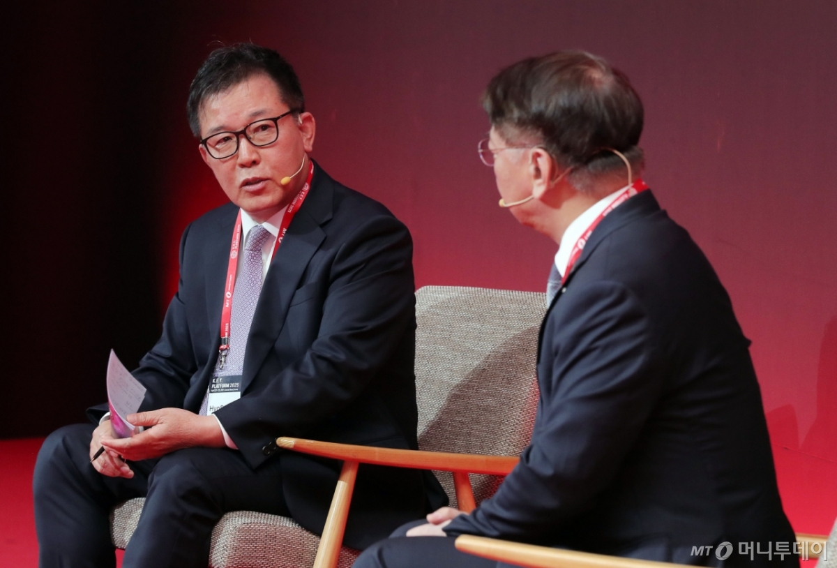 유효상 유니콘경영경제연구원 원장, 이상엽 한국과학기술원 연구부총장이 25일 영등포구 콘래드 서울 호텔에서 머니투데이 주최로 진행된 '2025 키플랫폼' 총회에서 '바이오테크 빅뱅: 대한민국발 혁신이 재편하는 글로벌 바이오 지형도'에 관한 대담을 하고 있다. /사진=김창현