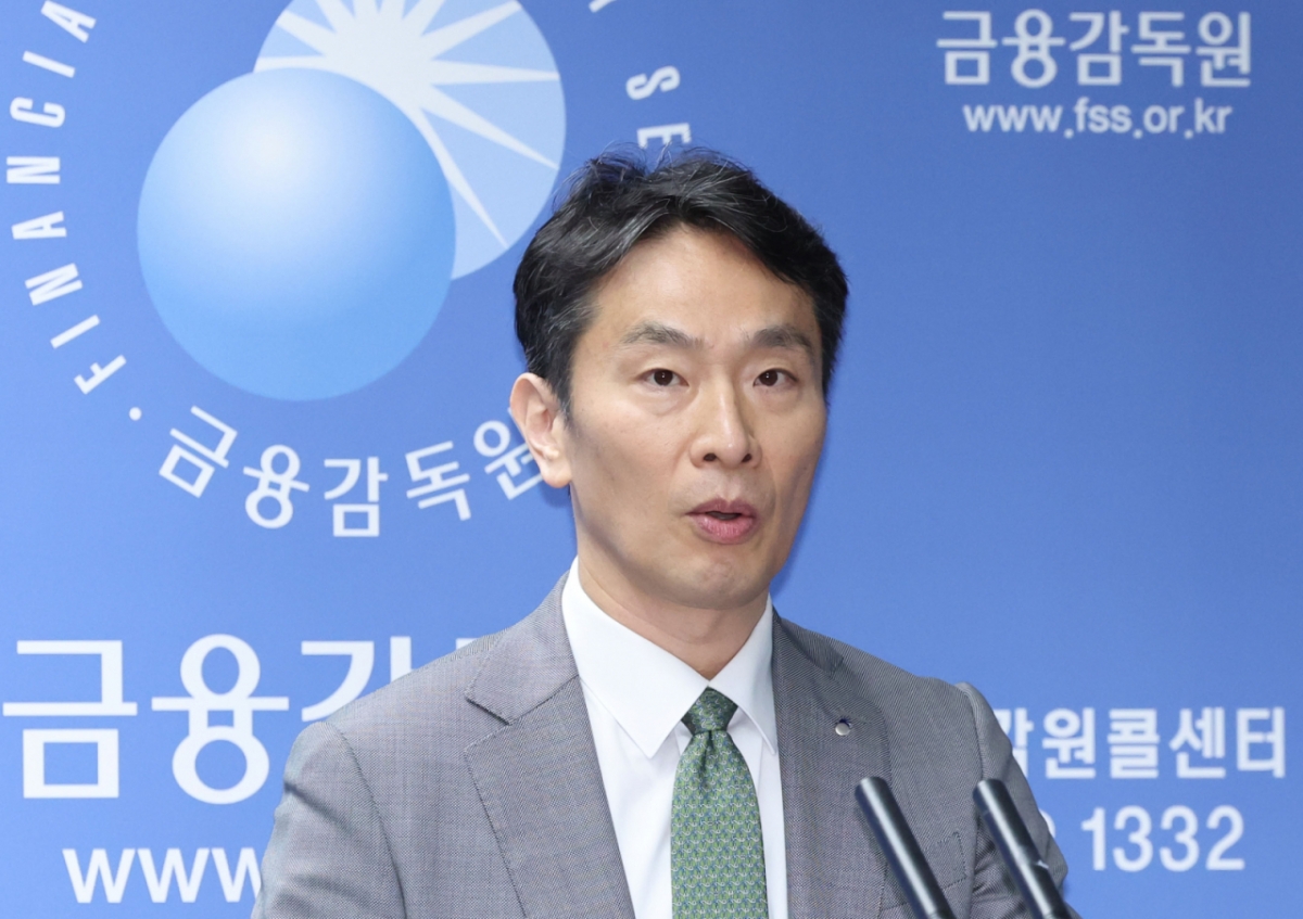 이복현 금융감독원장이 24일 오전 서울 영등포구 금융감독원에서 MBK, 삼부토건 등 자본시장 현안 관련 브리핑을 하고 있다. /사진=뉴시스