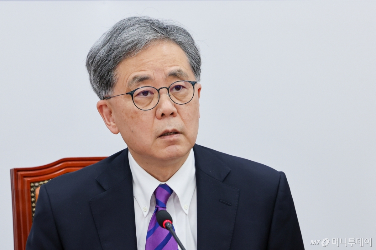 (서울=뉴스1) 안은나 기자 = 김현종 더불어민주당 트럼프 행정부 관세정책 대응을 위한 통상안보TF 단장이 28일 오후 서울 여의도 국회에서 열린 TF 2차 회의에 참석해 모두 발언하고 있다. 2025.4.28/뉴스1  Copyright © 뉴스1. All rights reserved. 무단 전재 및 재배포,  AI학습 이용 금지. /사진=(서울=뉴스1) 안은나 기자