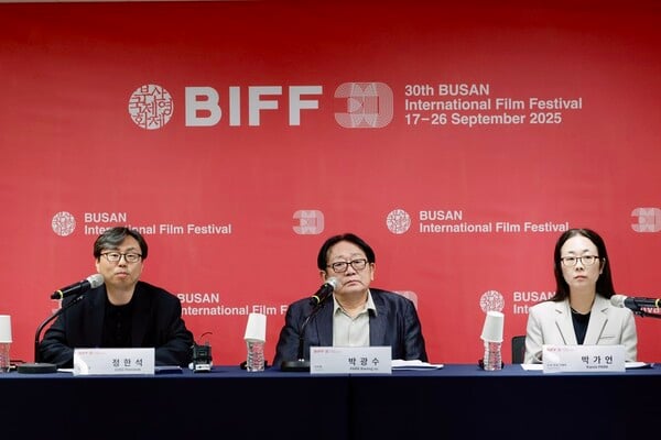 (왼쪽부터) 정한석 집행위원장, 박광수 이사장, 박가언 수석프로그래머 / 사진=부산국제영화제(BIFF)