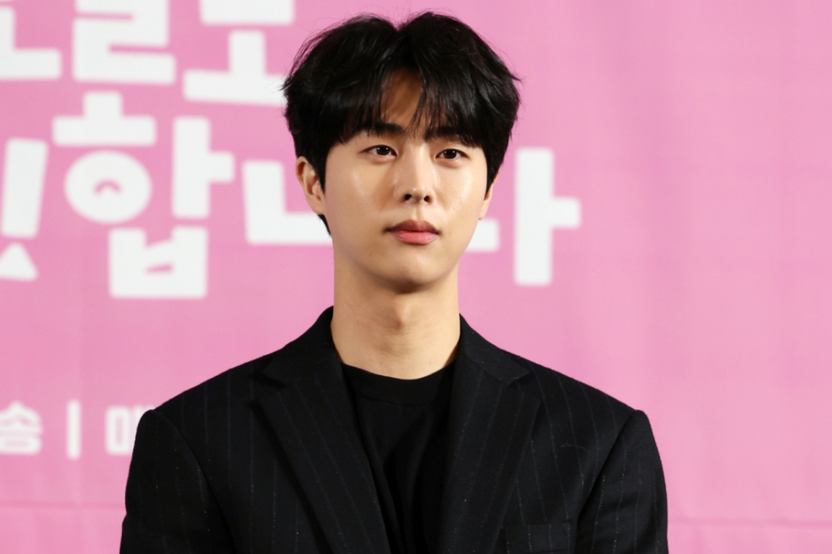 일본 TBS 드라마 '캐스터'에 함께 출연한 일본 배우 나가노 메이와 교제설에 휘말린 배우 김무준. /사진=뉴스1