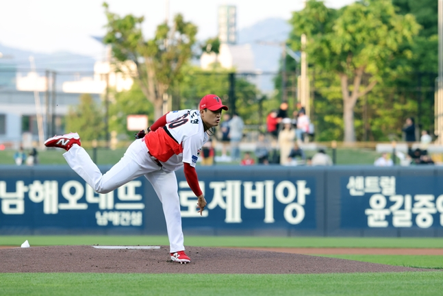 선발 투수 김도현의 투구 모습. /사진=KIA 타이거즈