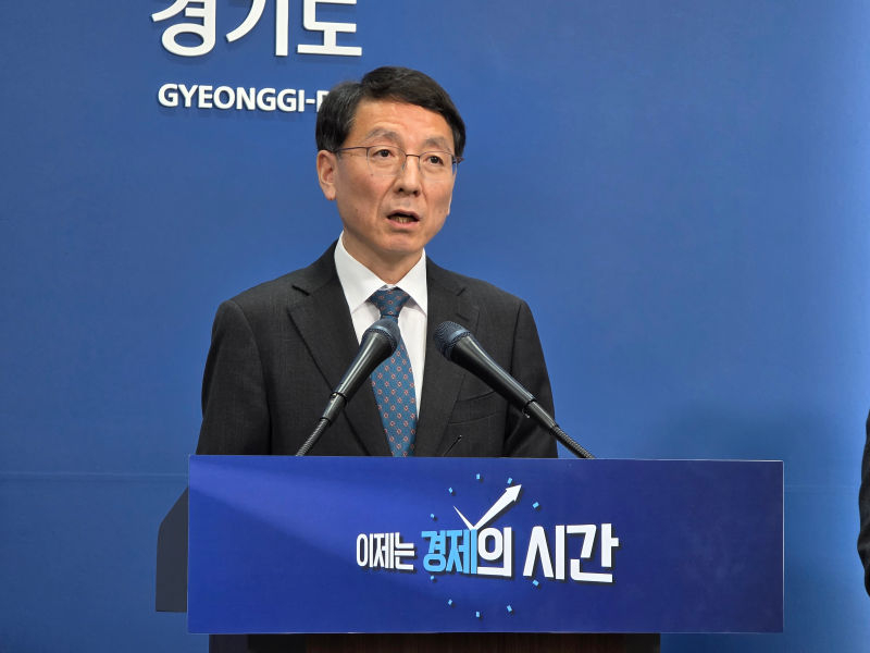 김성중 경기도 행정1부지사가 30일 도청 브리핑룸에서 k-컬처밸리 민간공모 추진일정에 대해 발표하고 있다./사진=이민호기자